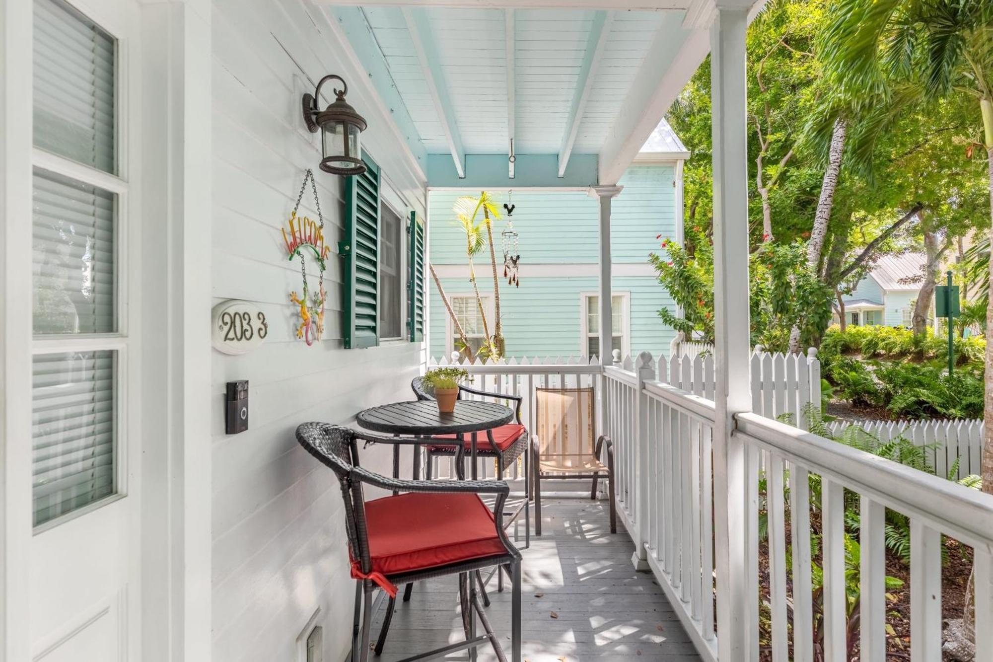 Southard Getaway By Avantstay W Covered Patio Great Location Shared Pool Week Long Stays Key West Exterior photo